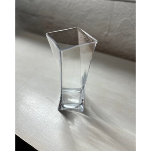 Glazen vaas, vierkant gedraaid model